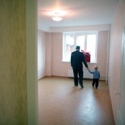 Около 4,4 тысяч жителей Урала переедут из аварийного жилья в новостройки к концу 2016 года